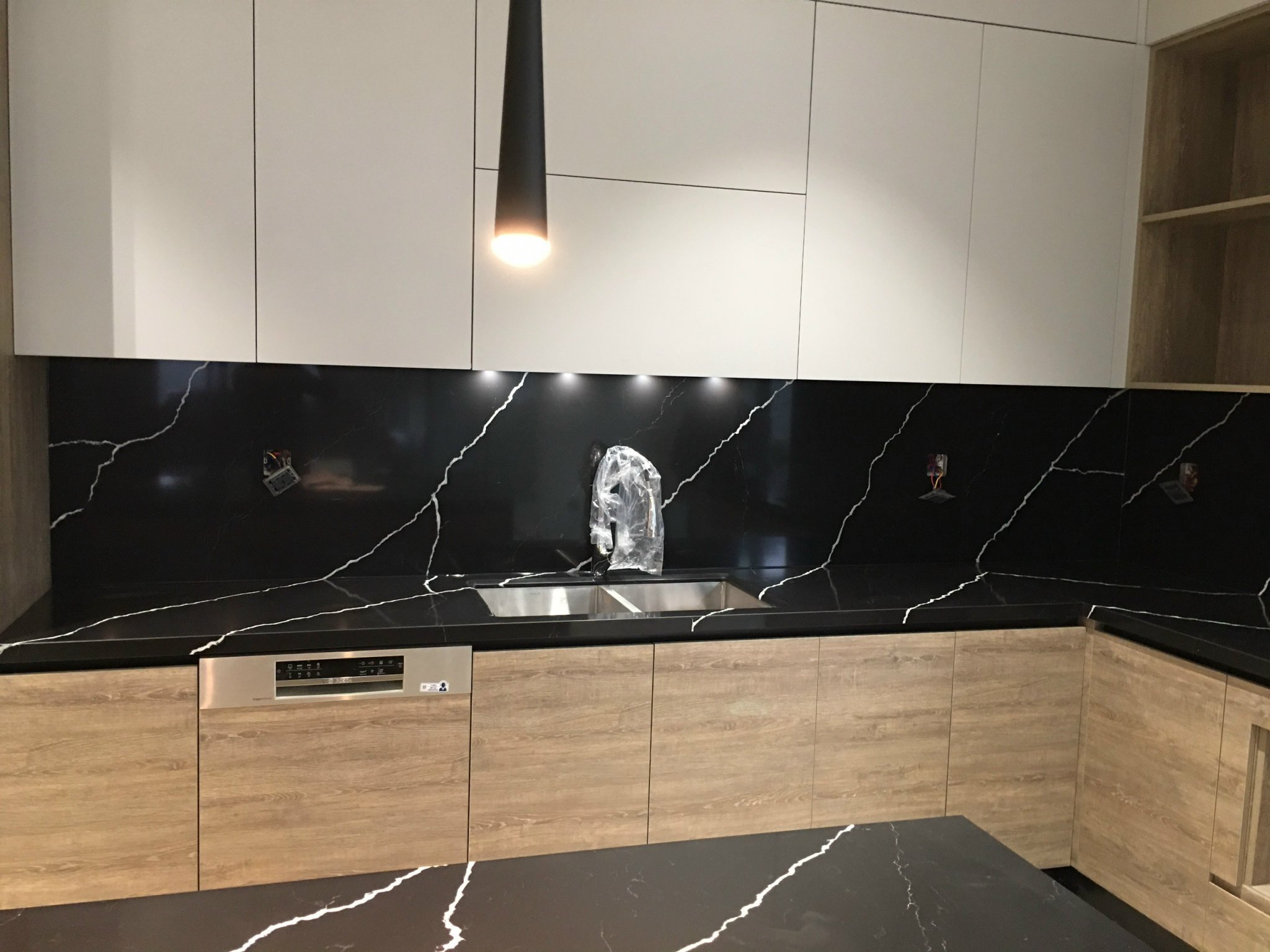 ĐÁ THẠCH ANH CAO CẤP NERO MARQUINA BQ8740 