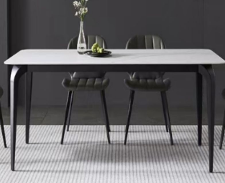 Bàn ăn mặt đá chân cong